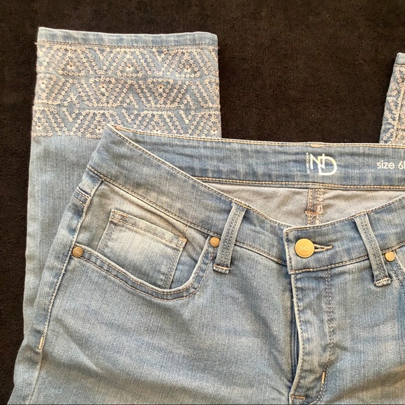 New Directions Skinny Capris - Picture 1 of 16